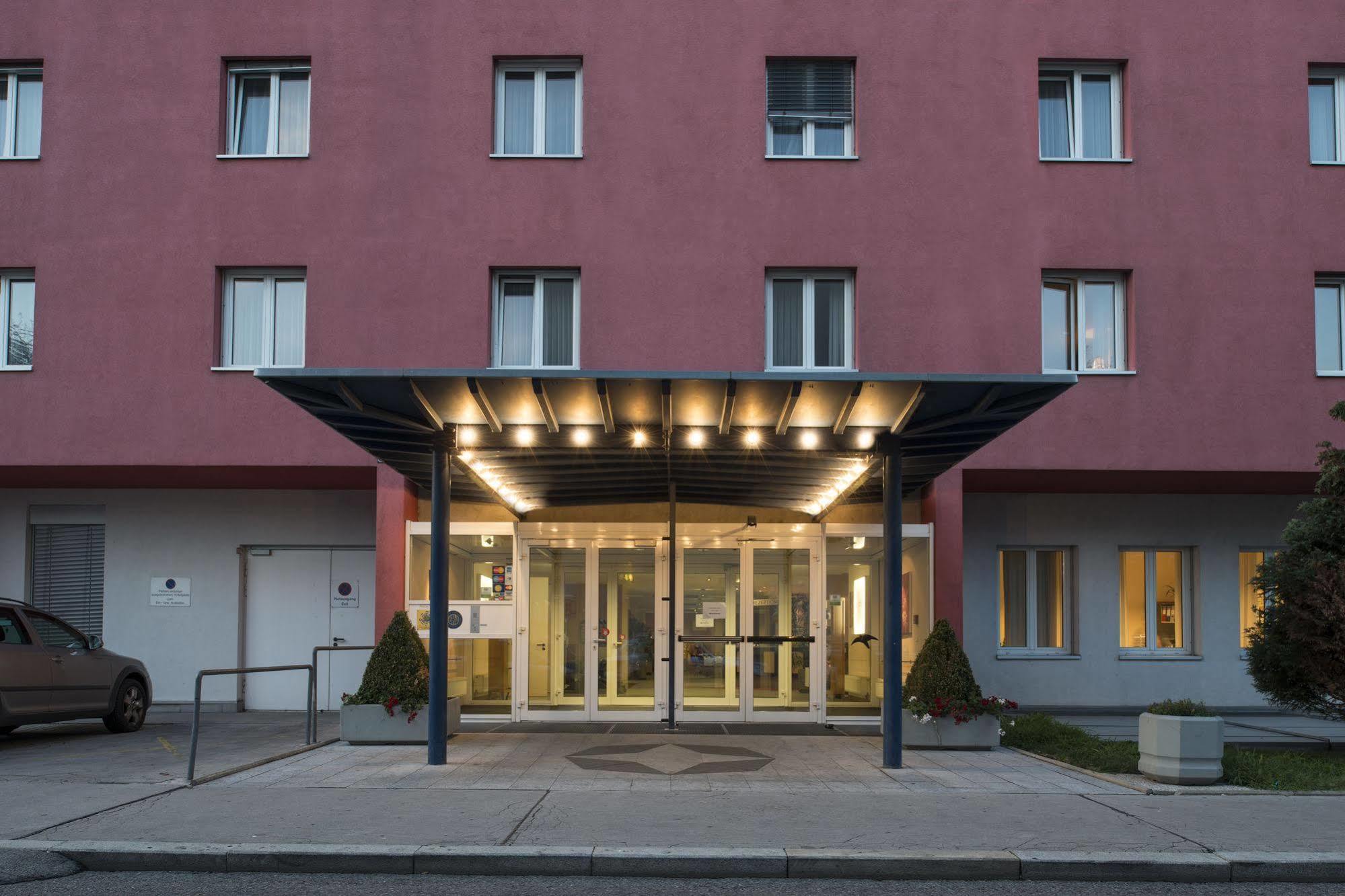 Aparthotel 24hours 4*